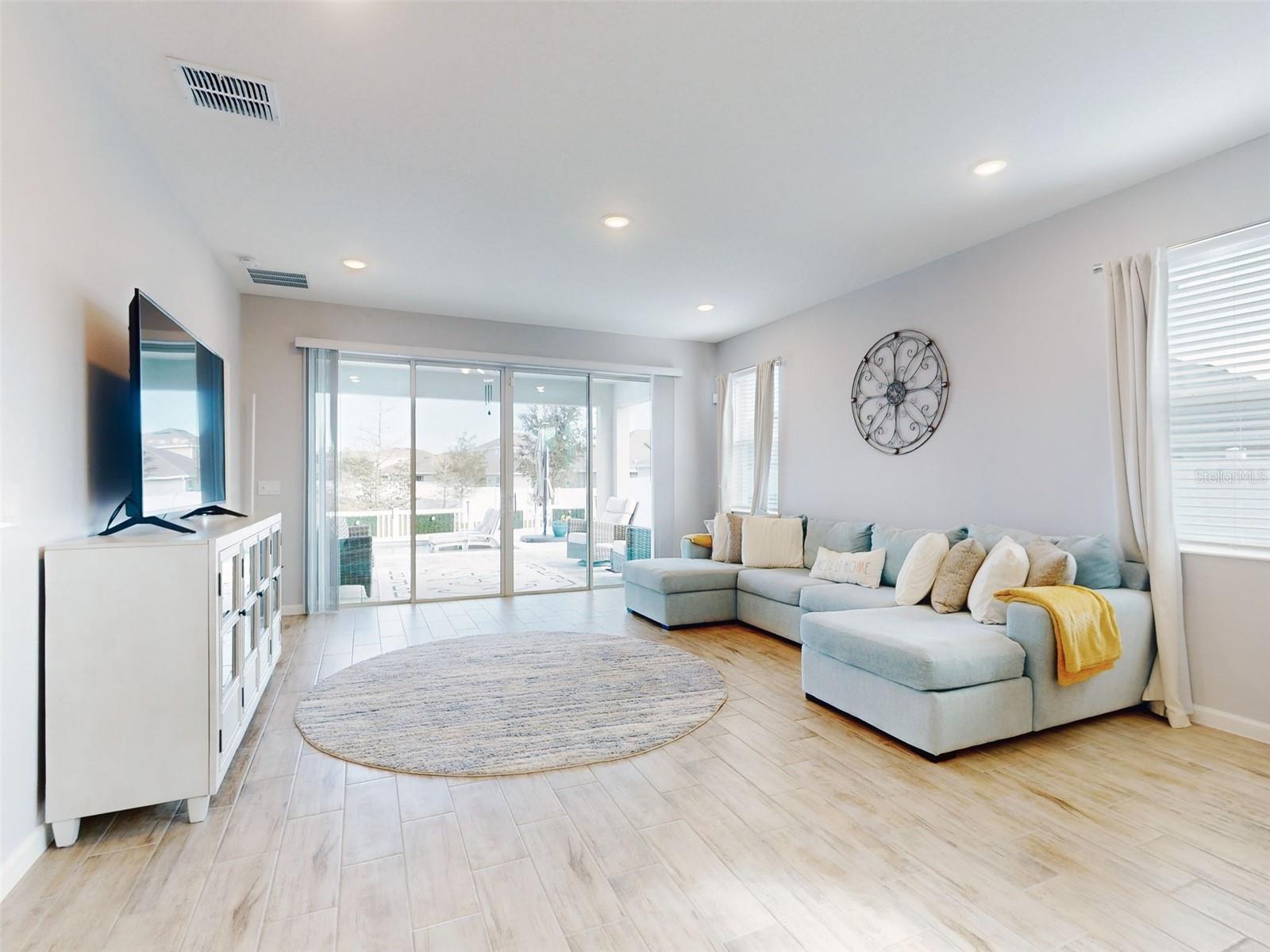COMPASS LNDG - Residential