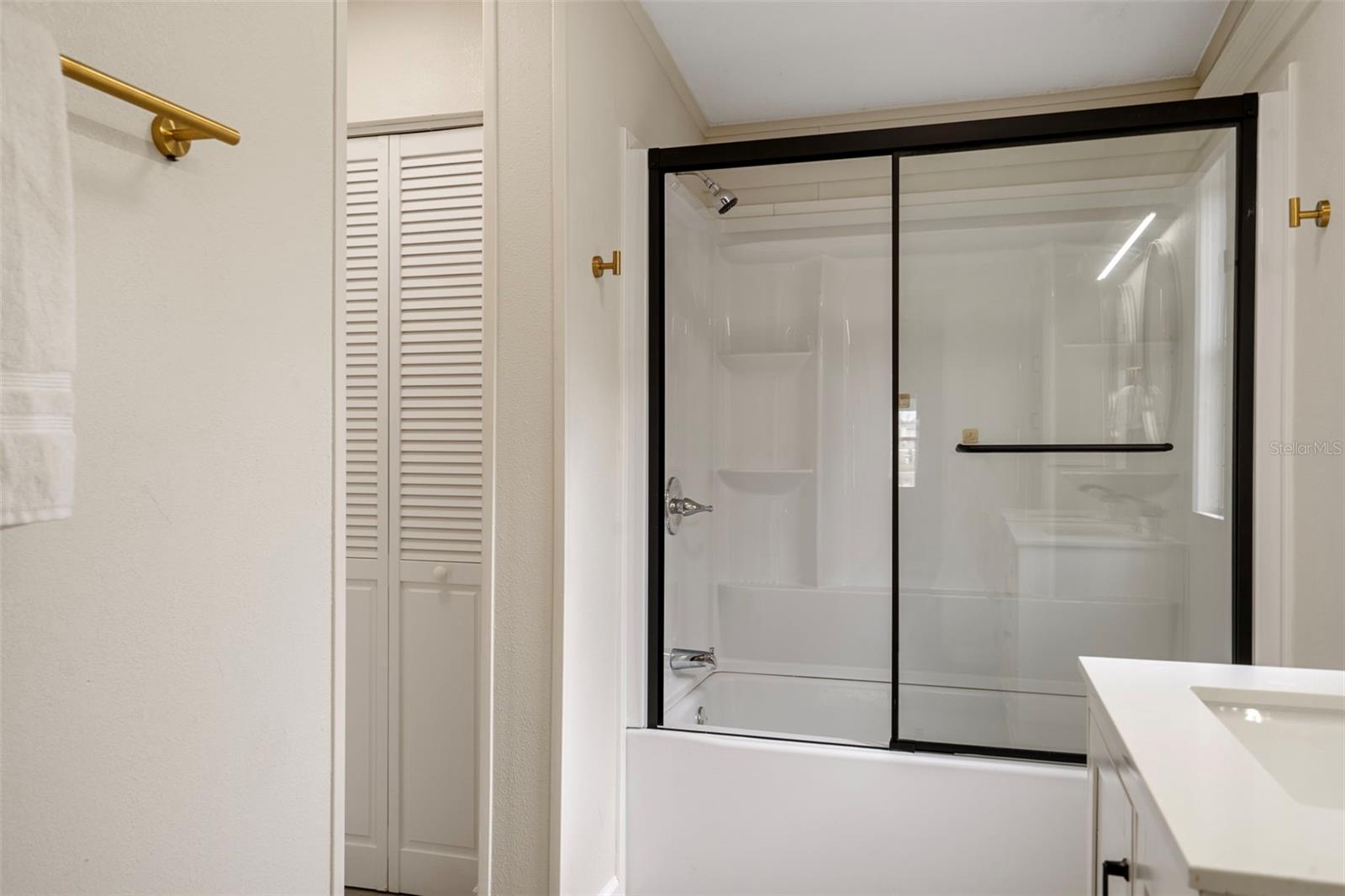 LEISURE HILLS SUB - Residential