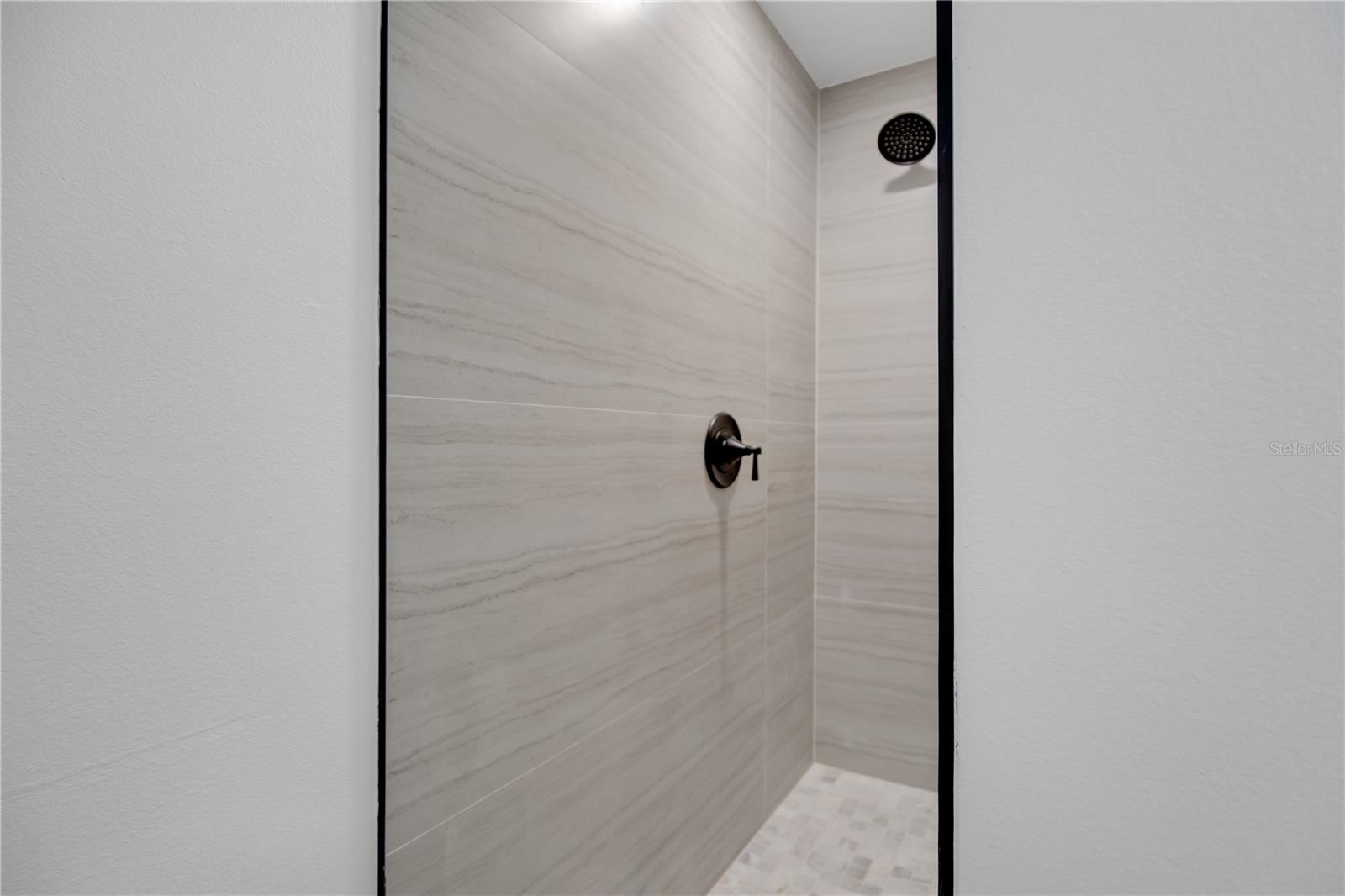 RIDGE HIGH 1ST ADD - Residential Lease