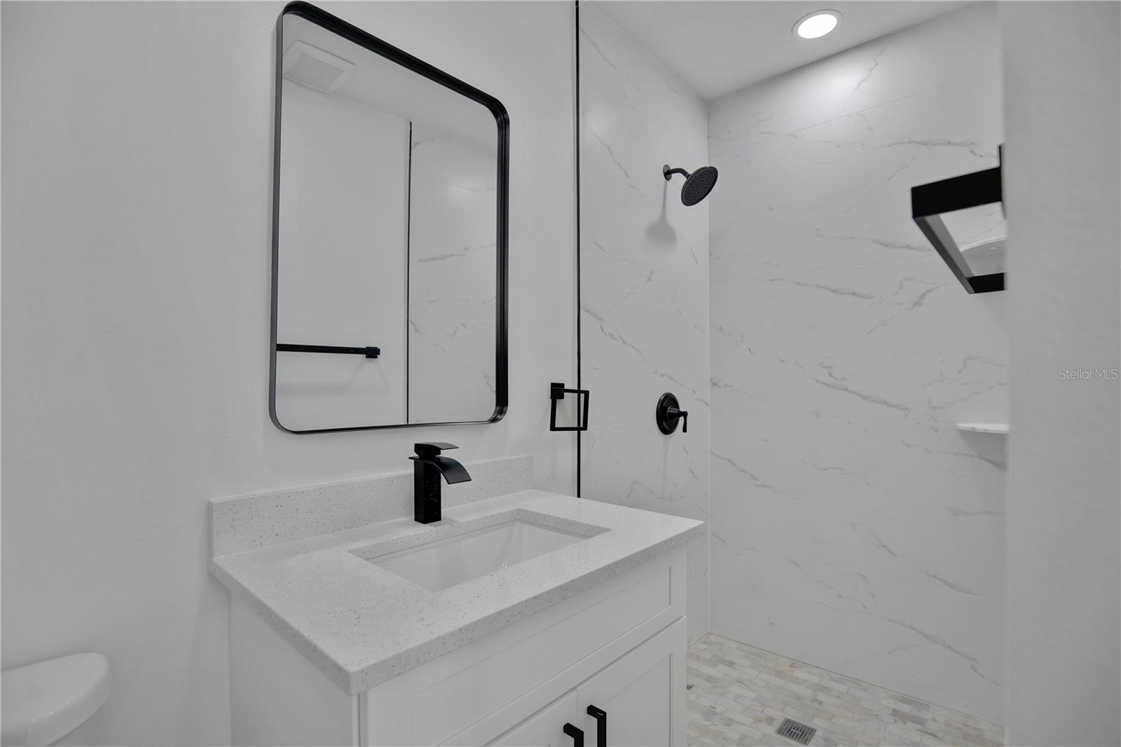 RIDGE HIGH 1ST ADD - Residential Lease