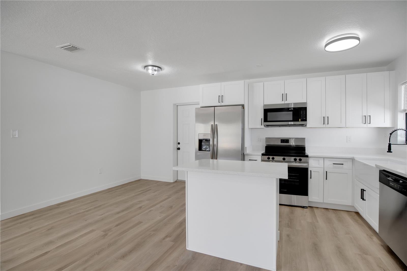 RIDGE HIGH 1ST ADD - Residential Lease