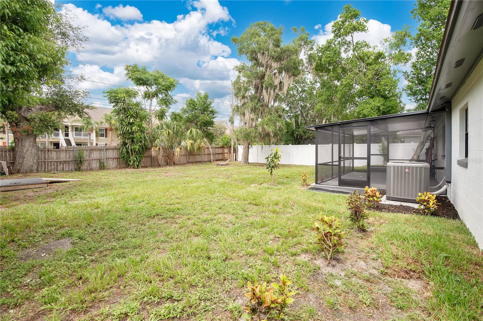 RIDGE HIGH 1ST ADD - Residential Lease