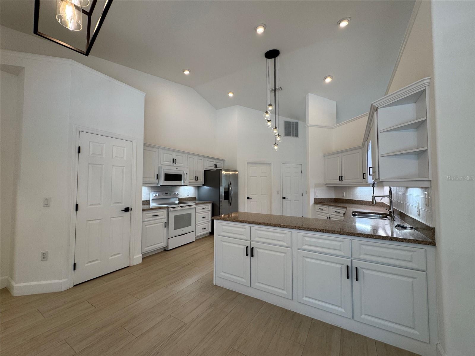 GOLDEN HILLS TURF & COUNTRY CLUB - Residential Lease