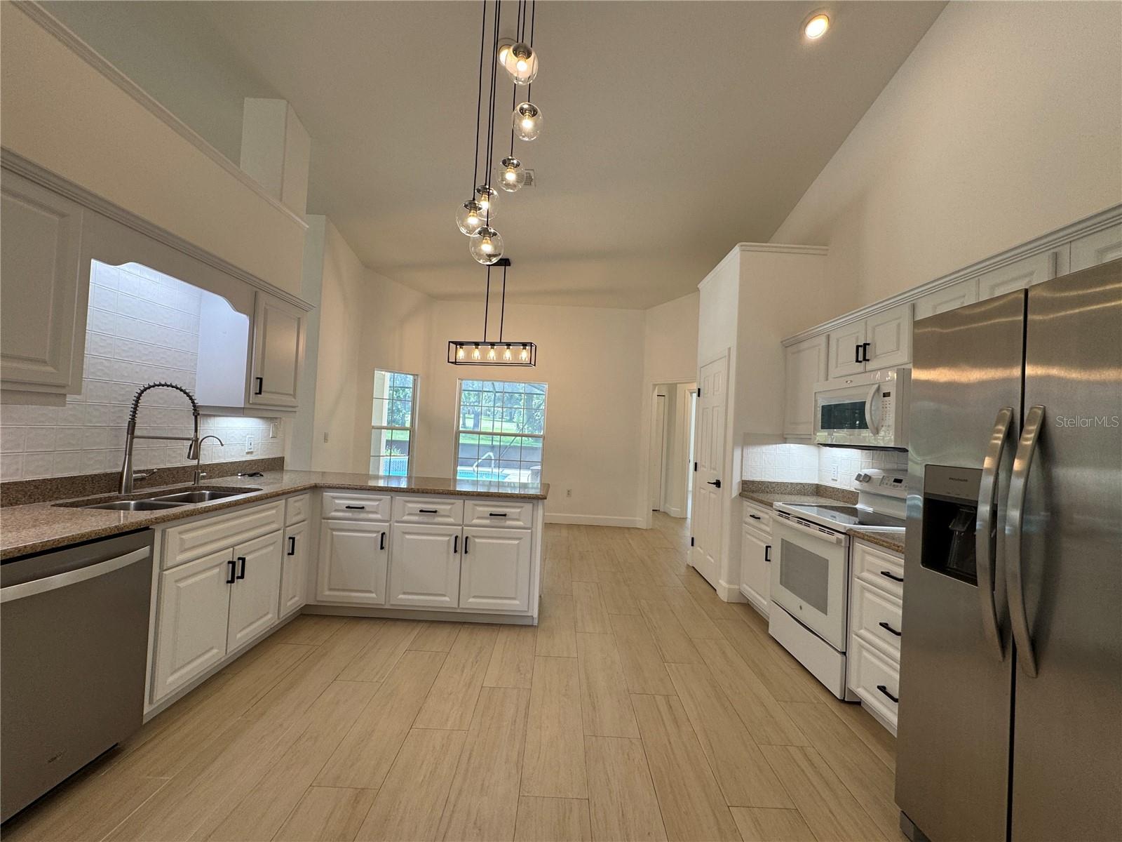 GOLDEN HILLS TURF & COUNTRY CLUB - Residential Lease