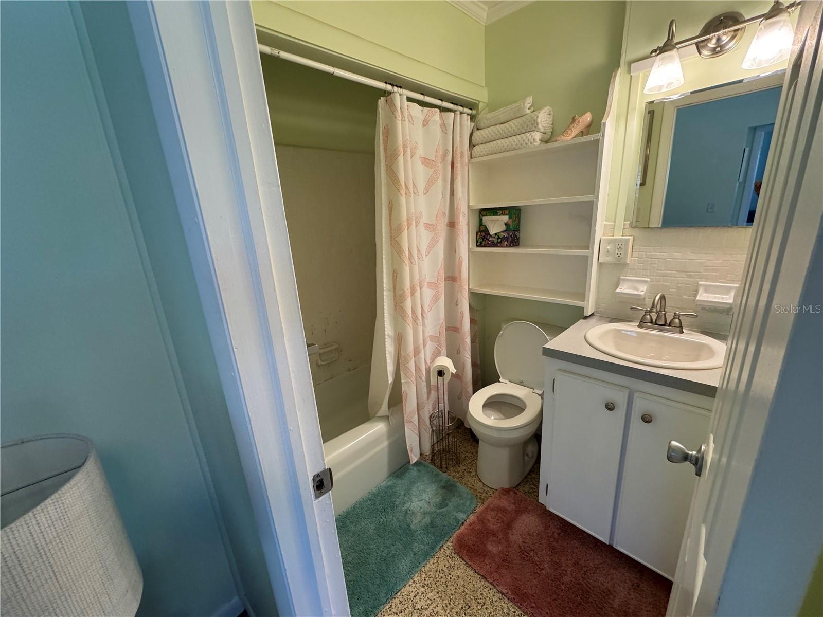 BEACH MANOR - Residential Lease