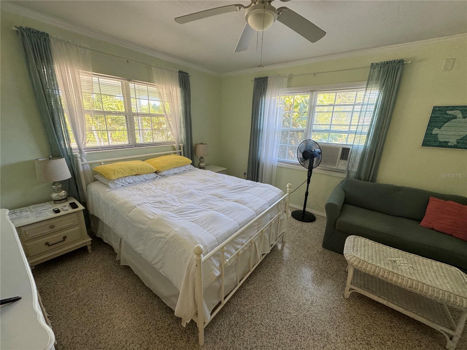 BEACH MANOR - Residential Lease