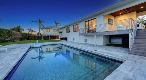 A home in LONGBOAT KEY