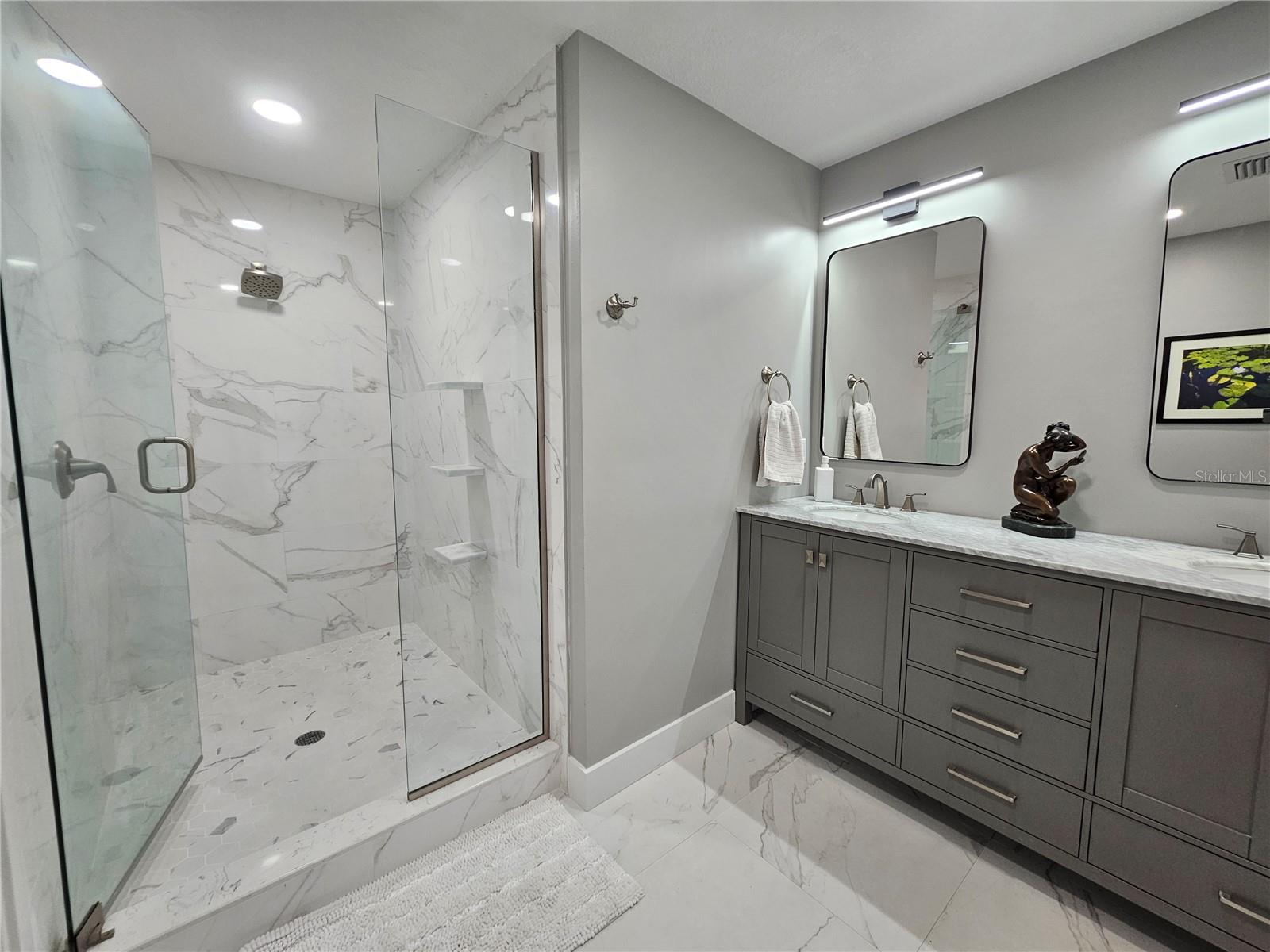 VENICE GARDENS SEC 2 - Residential Lease