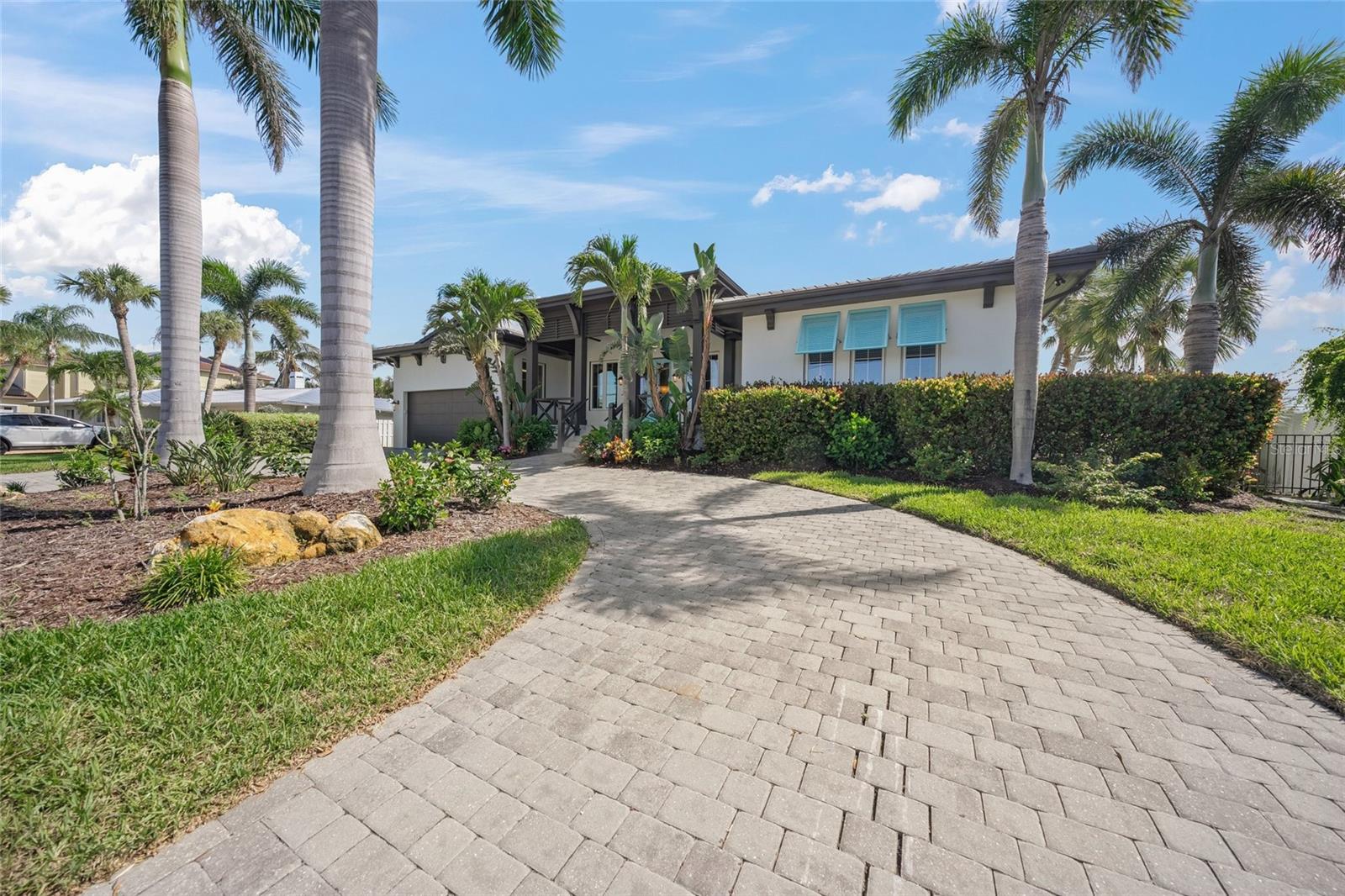 5569 CAPE LEYTE DRIVE