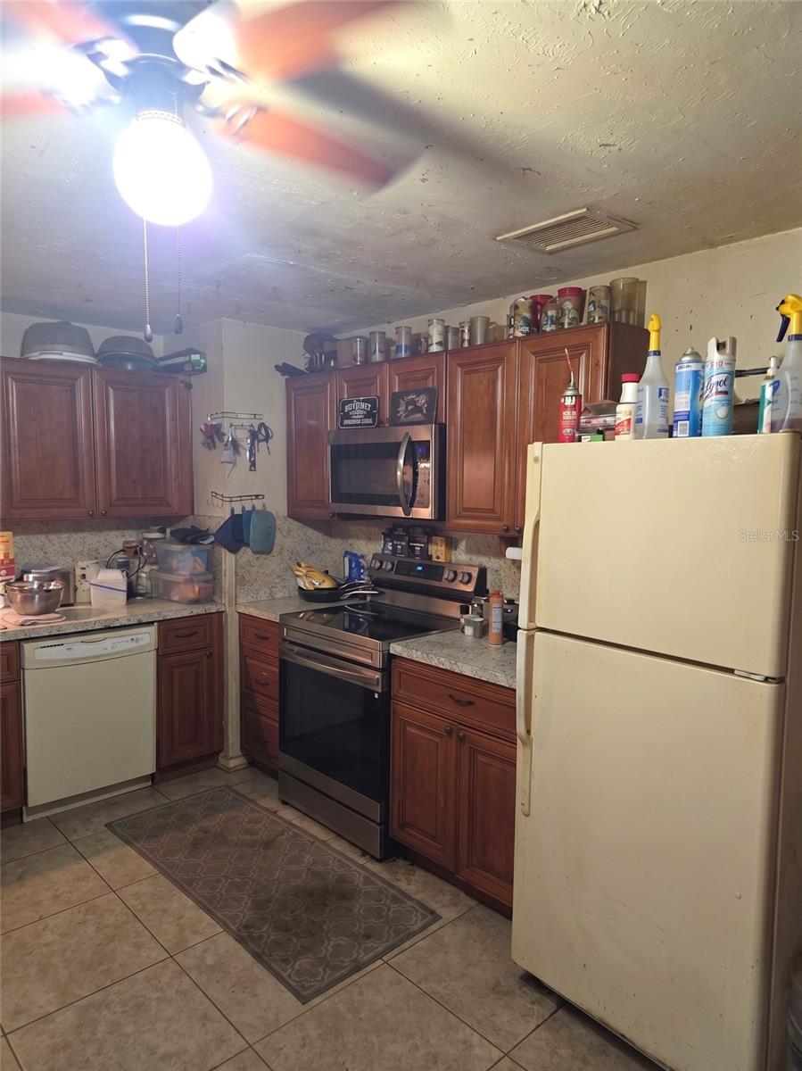 3539 COLLEEN DRIVE