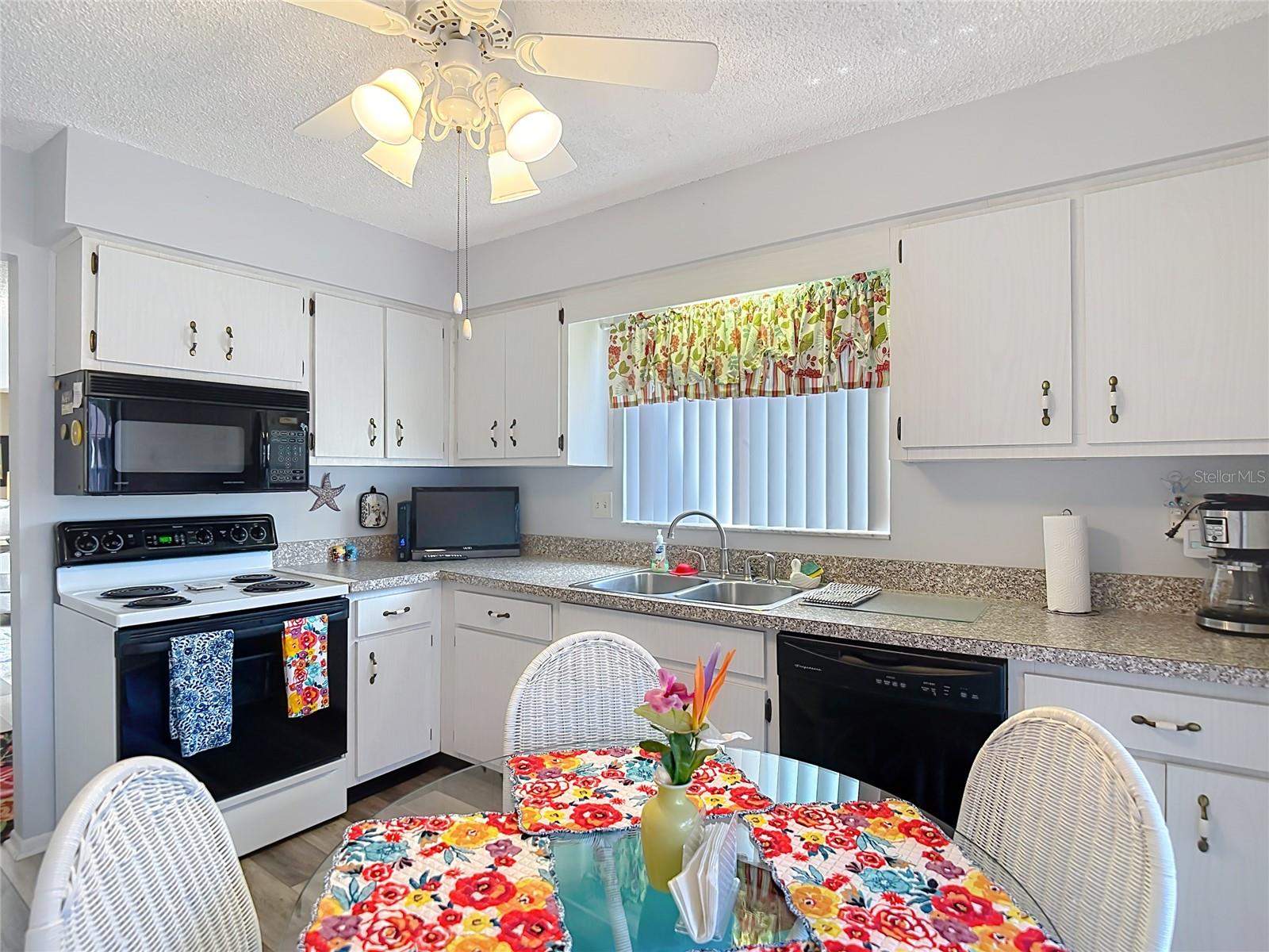 BEACON WOODS WEDGEWOOD CONDO - Residential