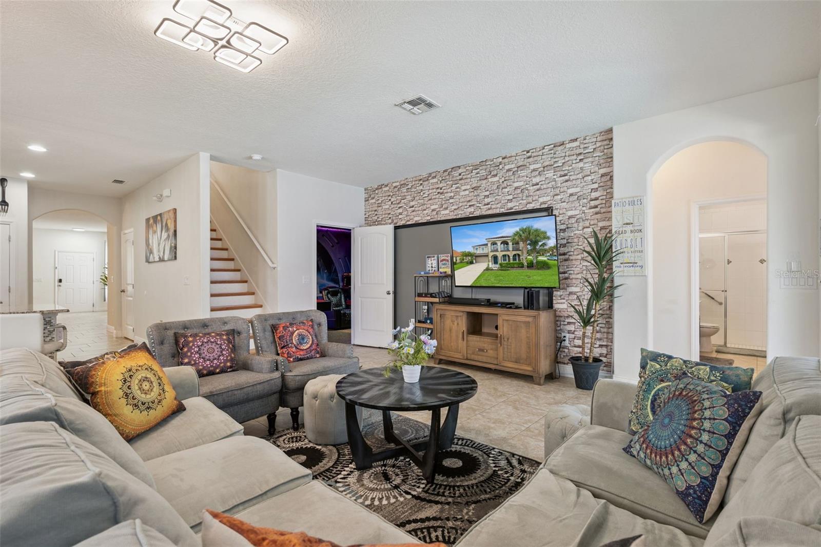 4136 OAKTREE DRIVE