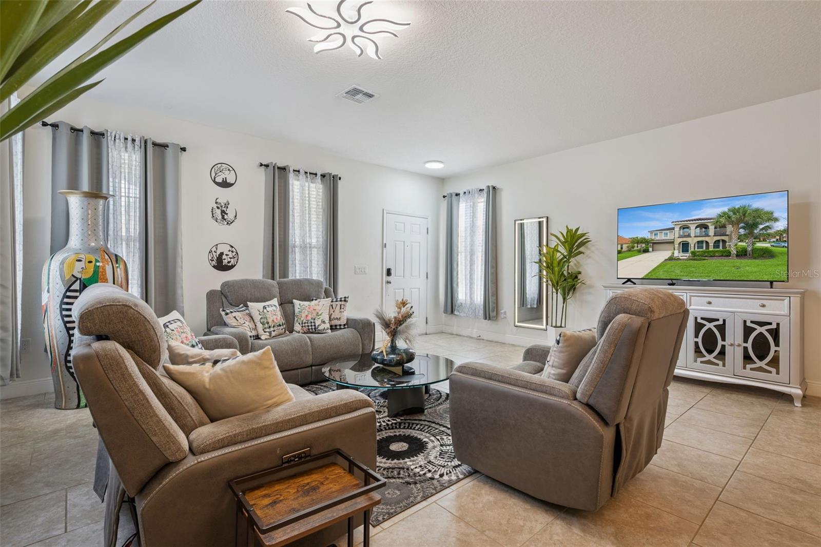 4136 OAKTREE DRIVE