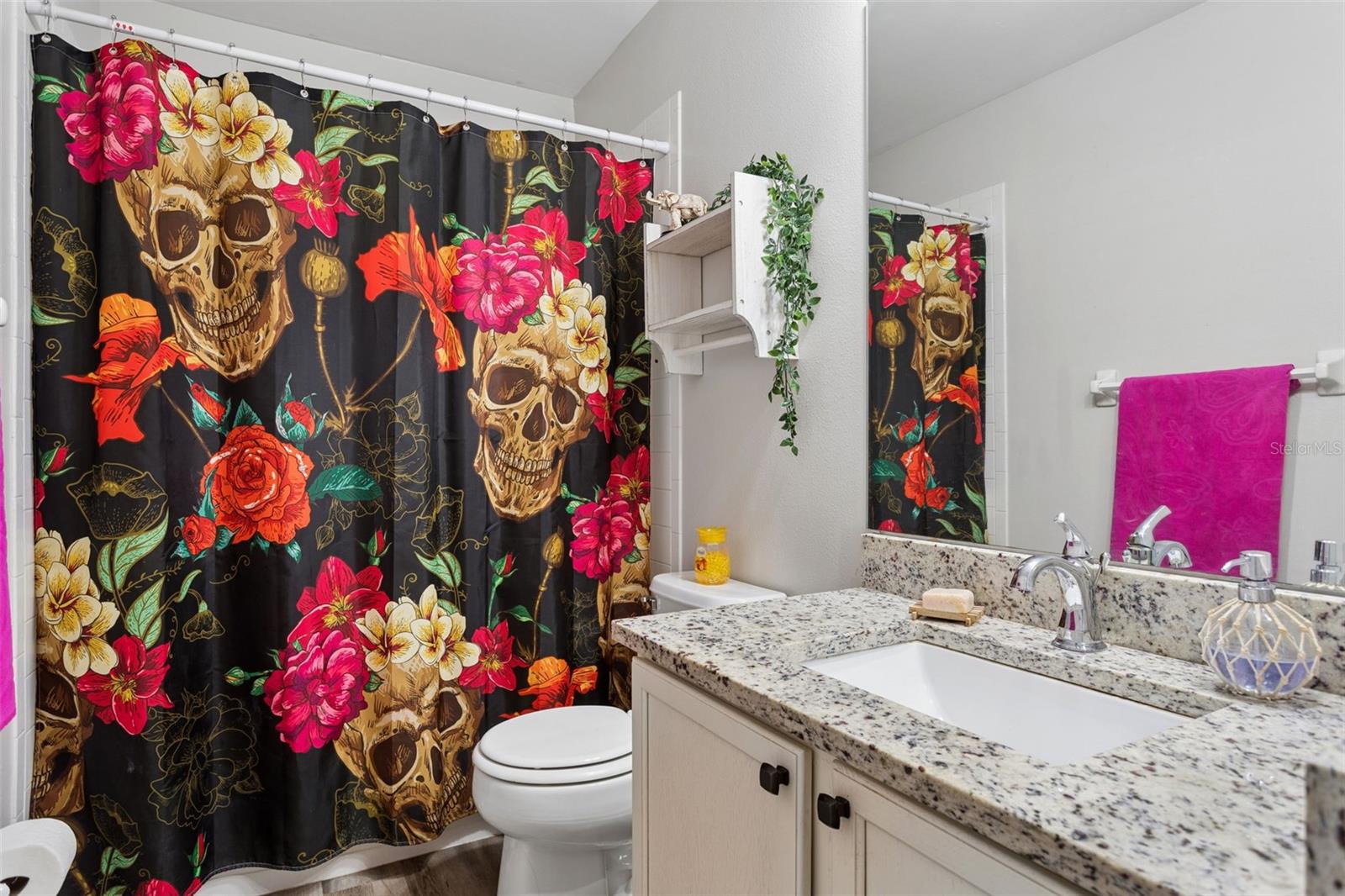 THE TOWNHOMES AT KENSINGTON - Residential