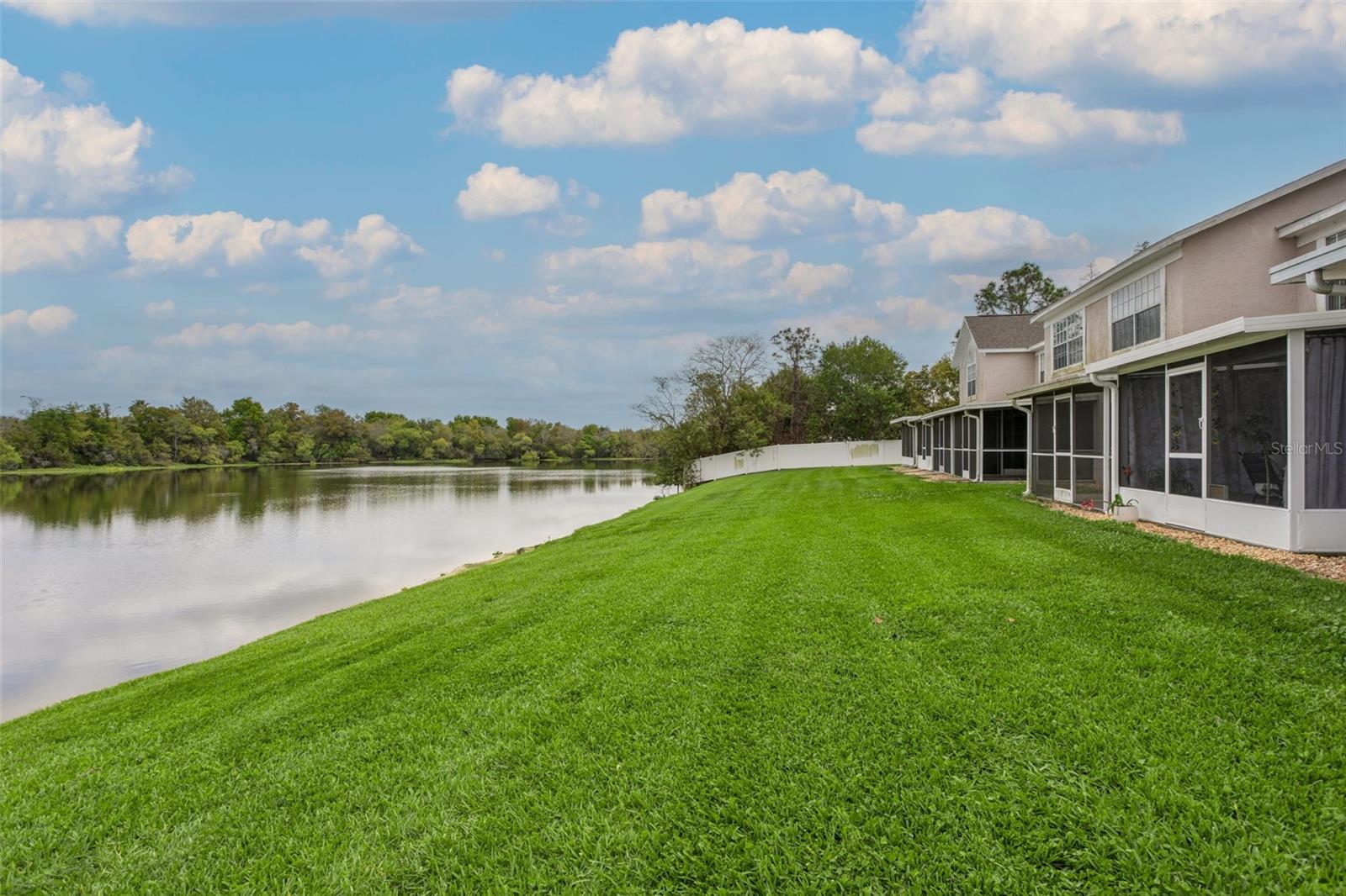 THE TOWNHOMES AT KENSINGTON - Residential