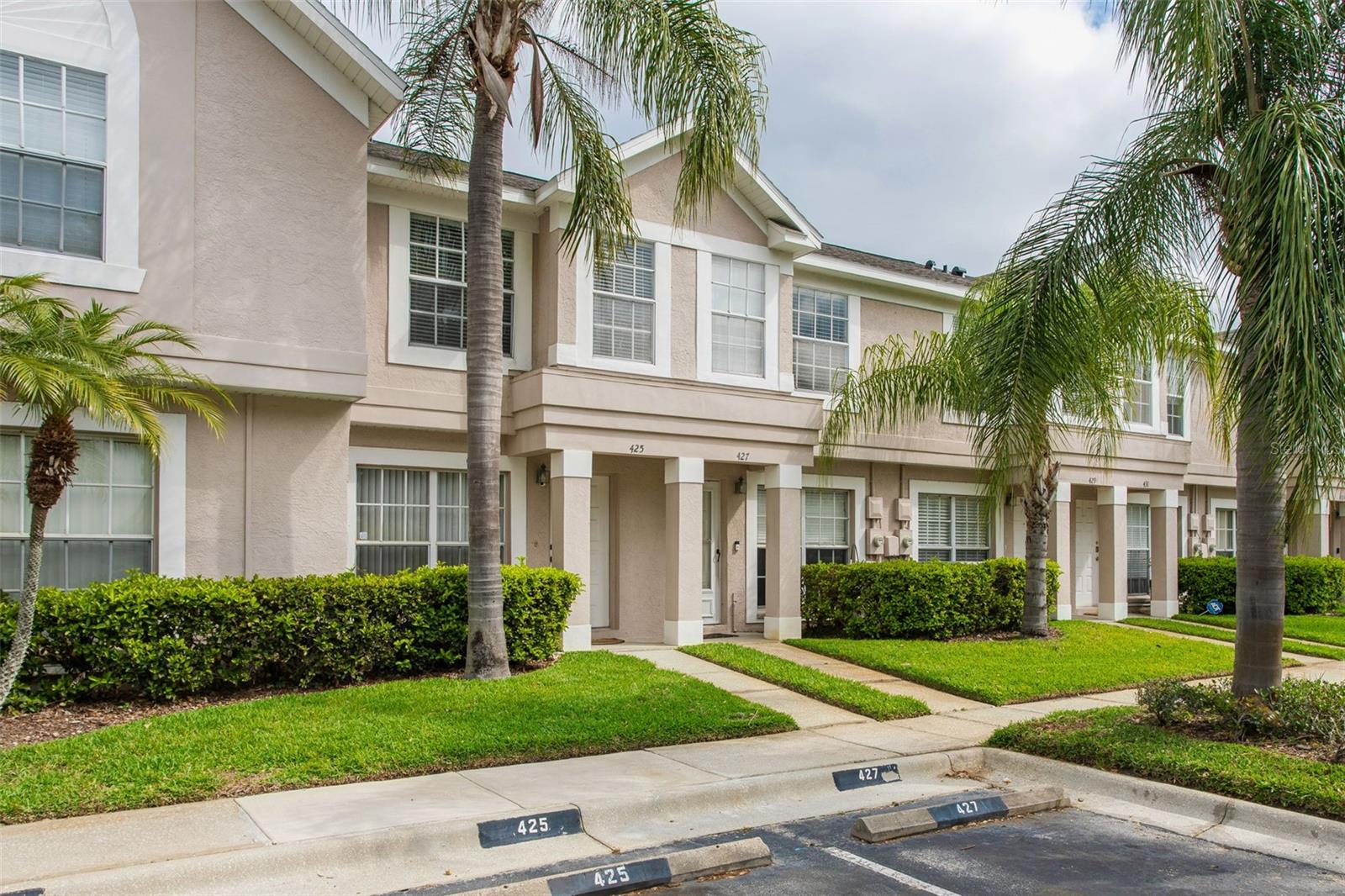 THE TOWNHOMES AT KENSINGTON - Residential