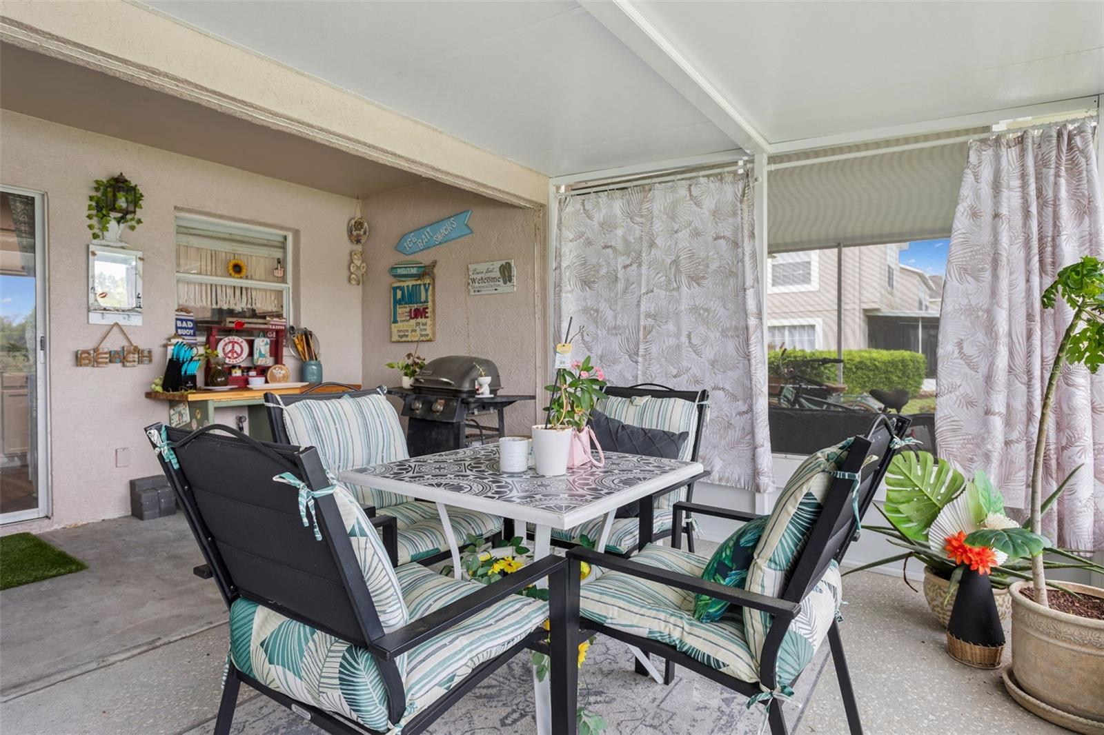 THE TOWNHOMES AT KENSINGTON - Residential