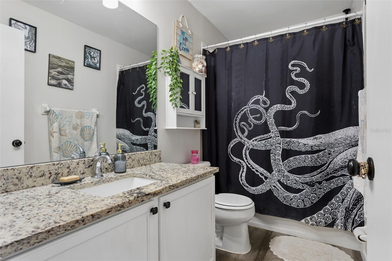 THE TOWNHOMES AT KENSINGTON - Residential