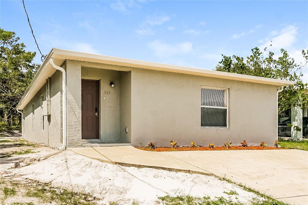 Photo of 824 Pinewood Street, Daytona Beach, FL 32117 (MLS # O6373339)