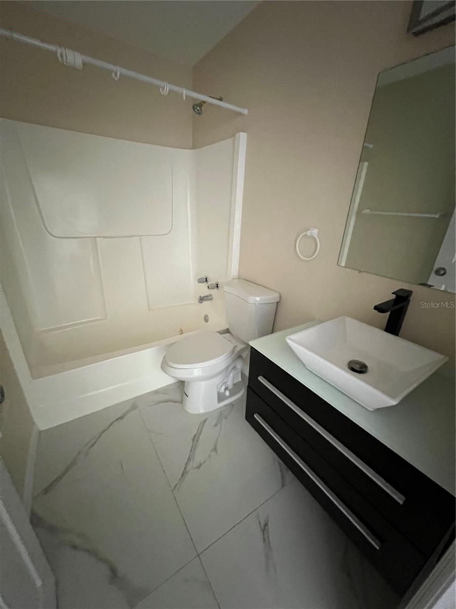 EL JOBEAN WARD 01 - Residential Lease