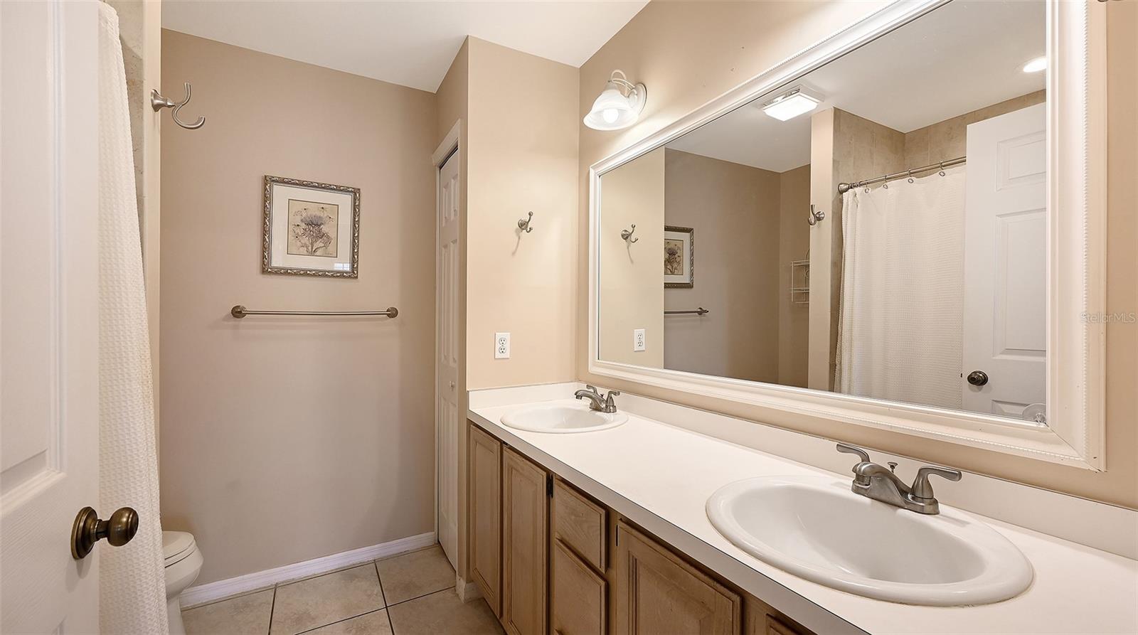 CALUMET AT CENTERGATE 1 - Residential