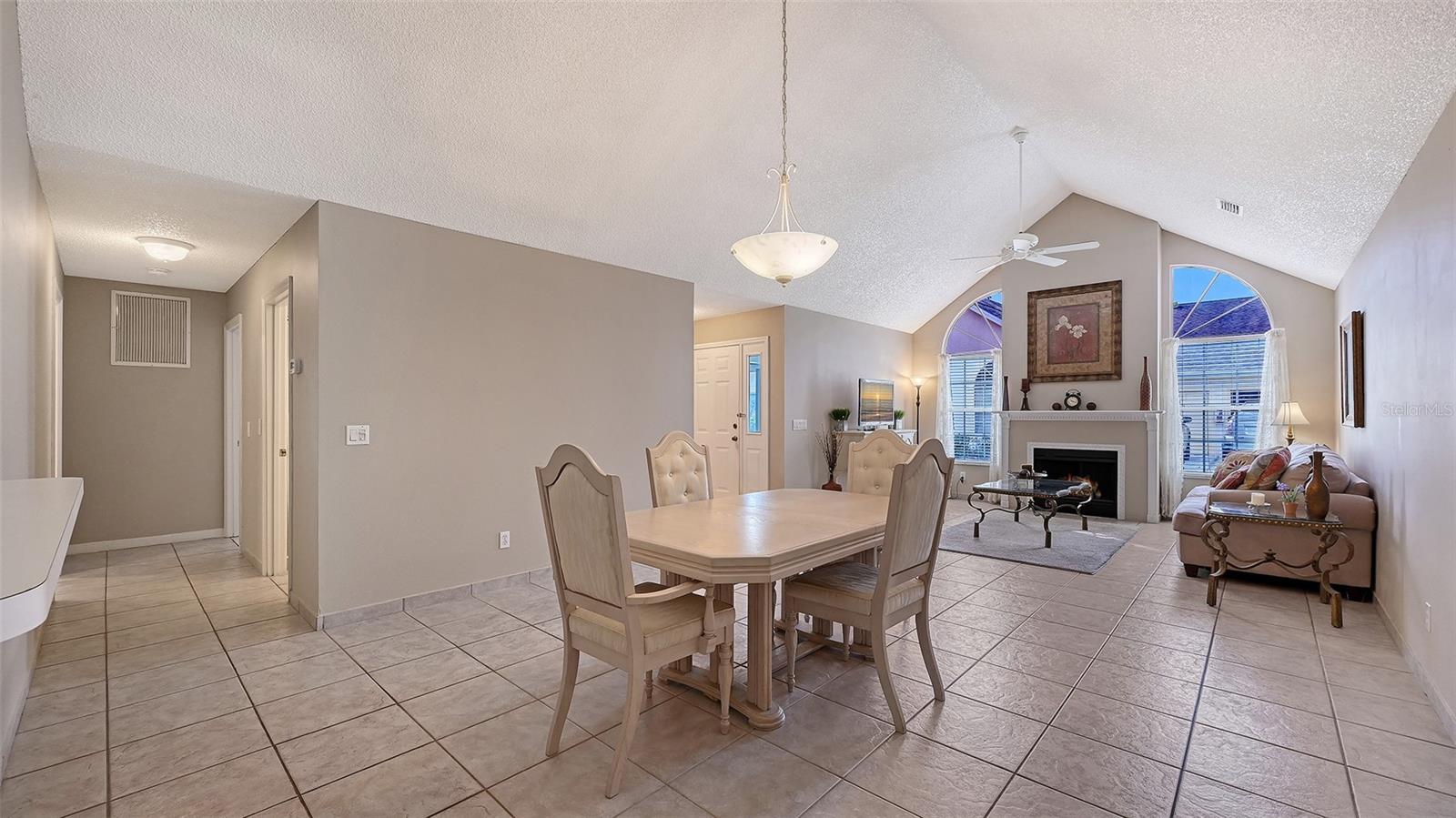 CALUMET AT CENTERGATE 1 - Residential