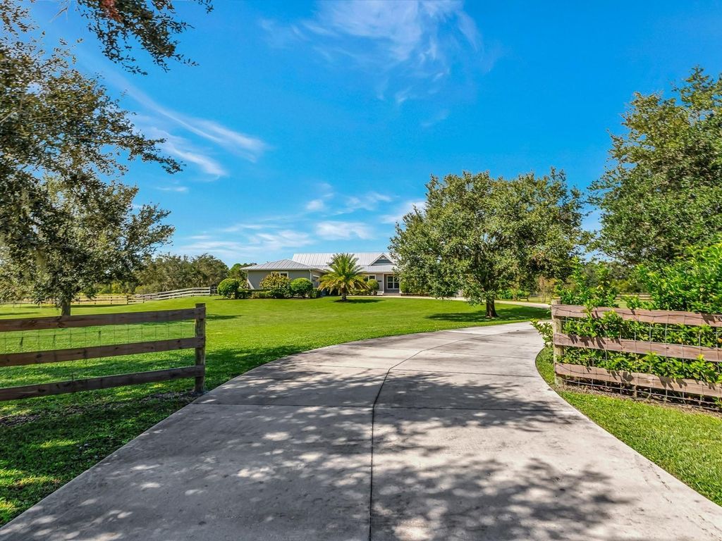 Photo of 1406 Deer Hammock Road, Sarasota, FL 34240 (MLS # A4666249)