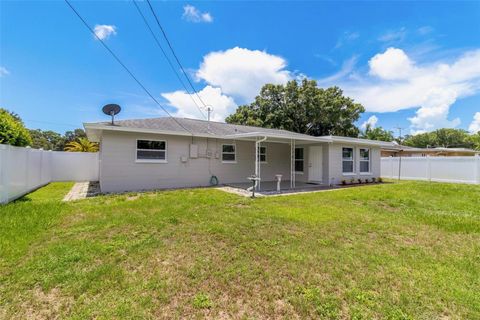 A home in SEMINOLE