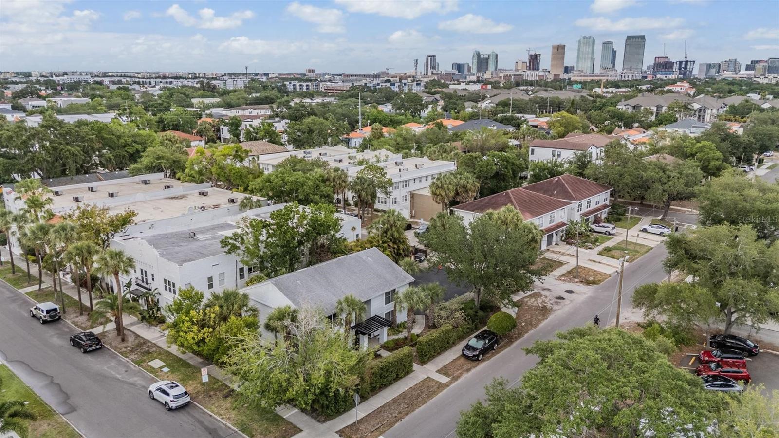 COURIER CITY - Residential Income