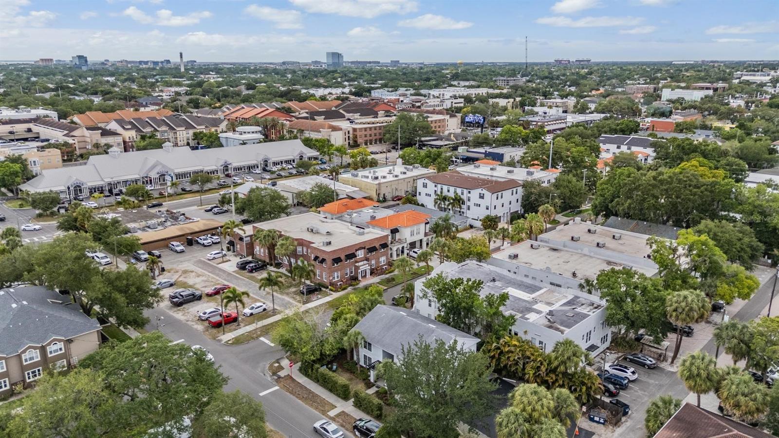 COURIER CITY - Residential Income