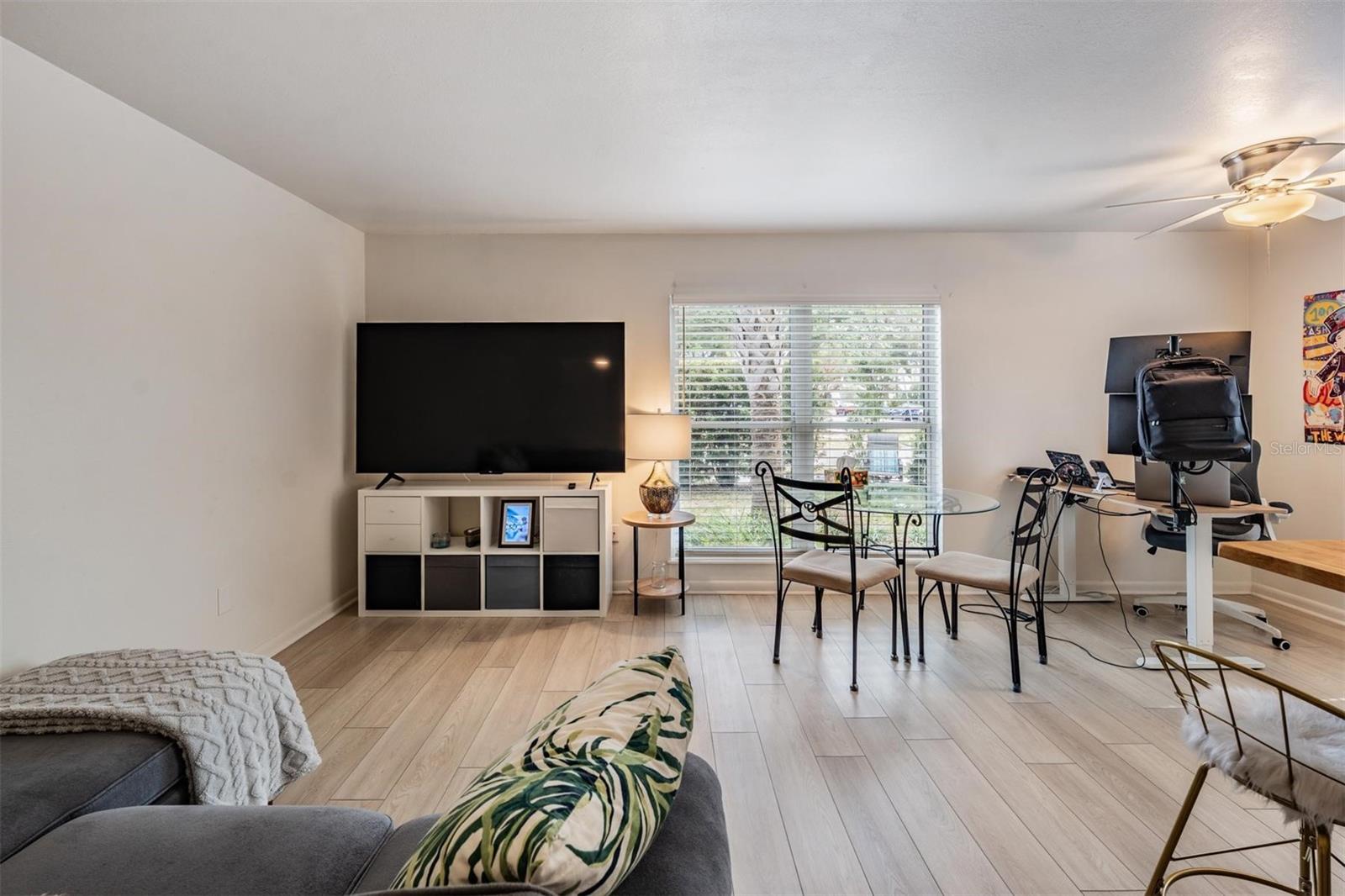 COURIER CITY - Residential Income