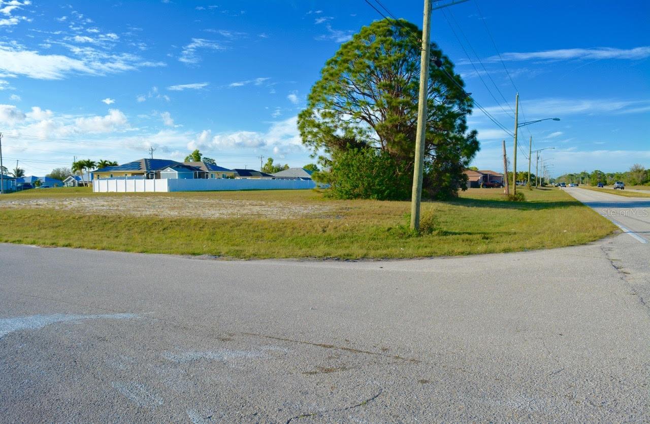 CAPE CORAL - Land