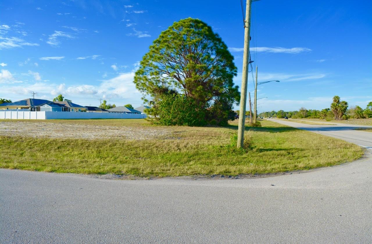 CAPE CORAL - Land