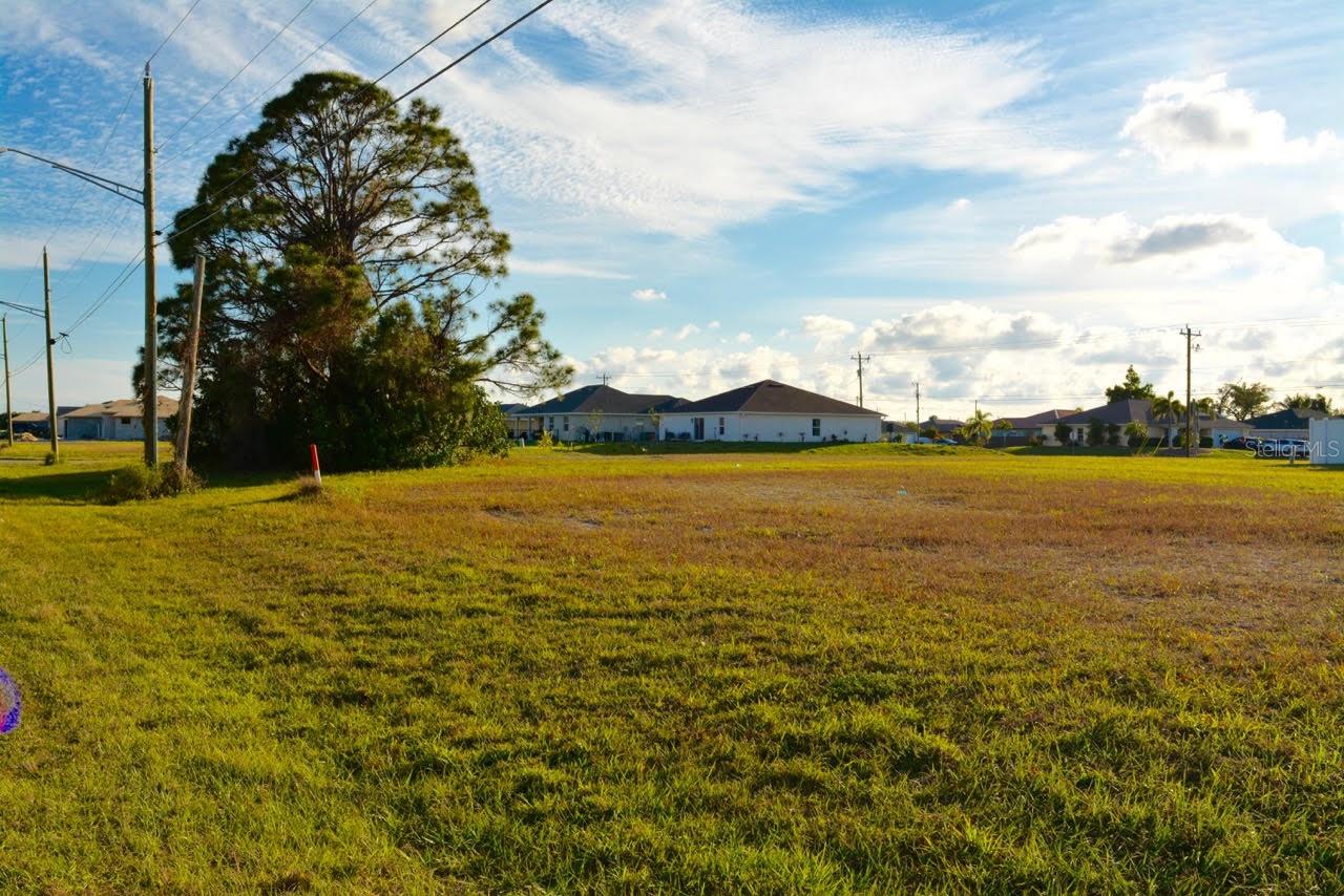 CAPE CORAL - Land