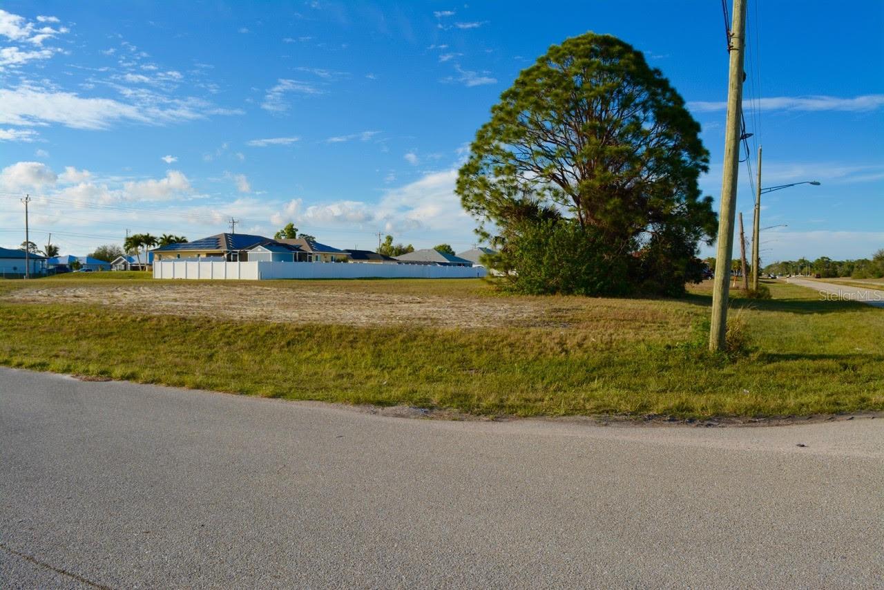 CAPE CORAL - Land