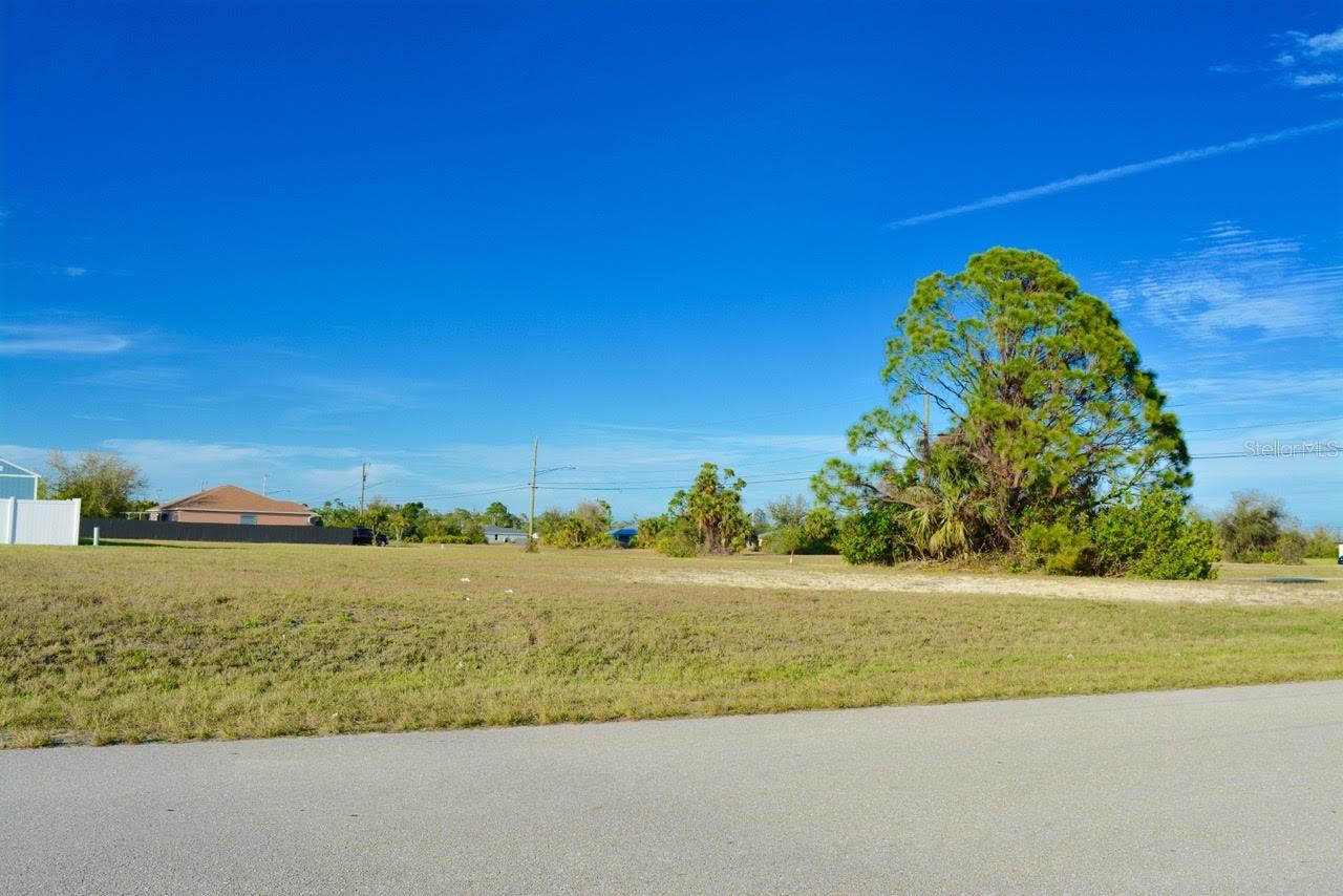 CAPE CORAL - Land