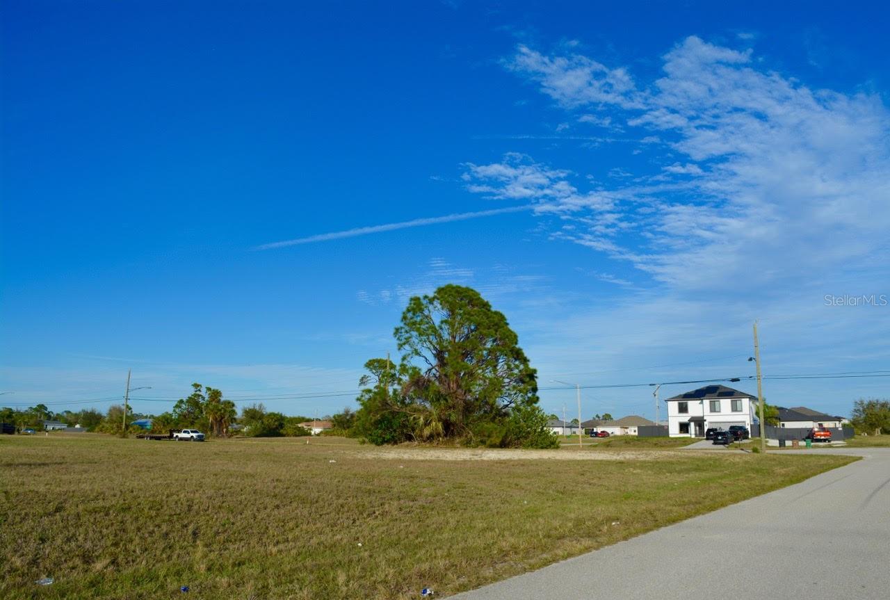 CAPE CORAL - Land