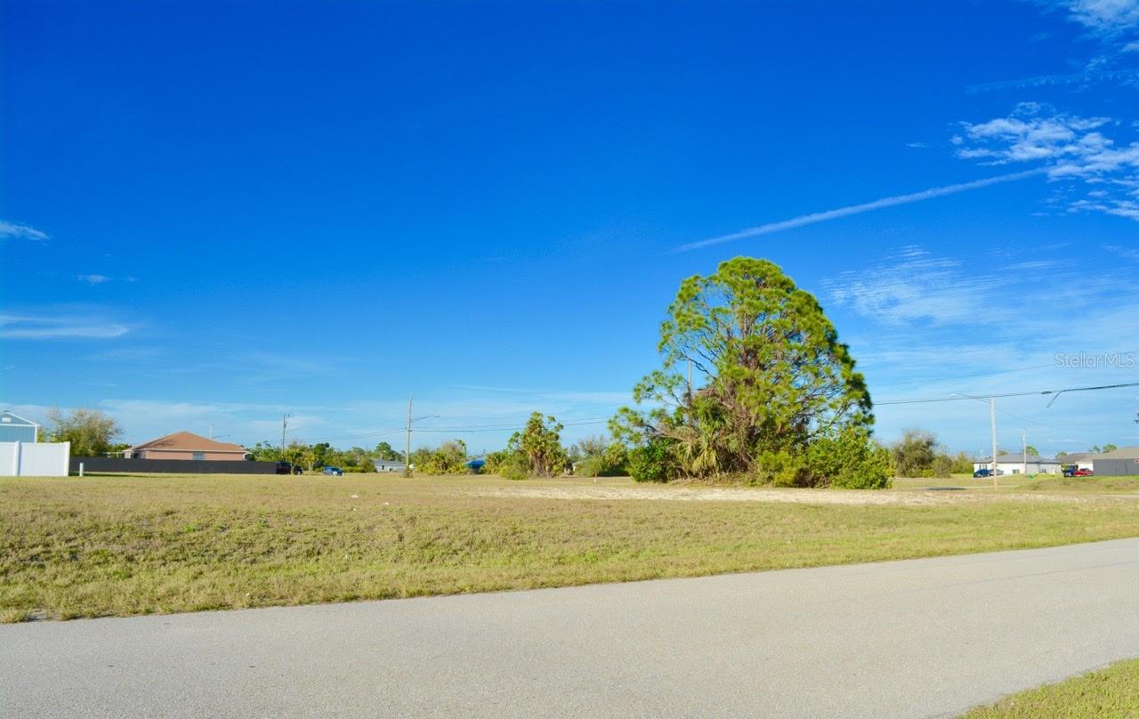 CAPE CORAL - Land