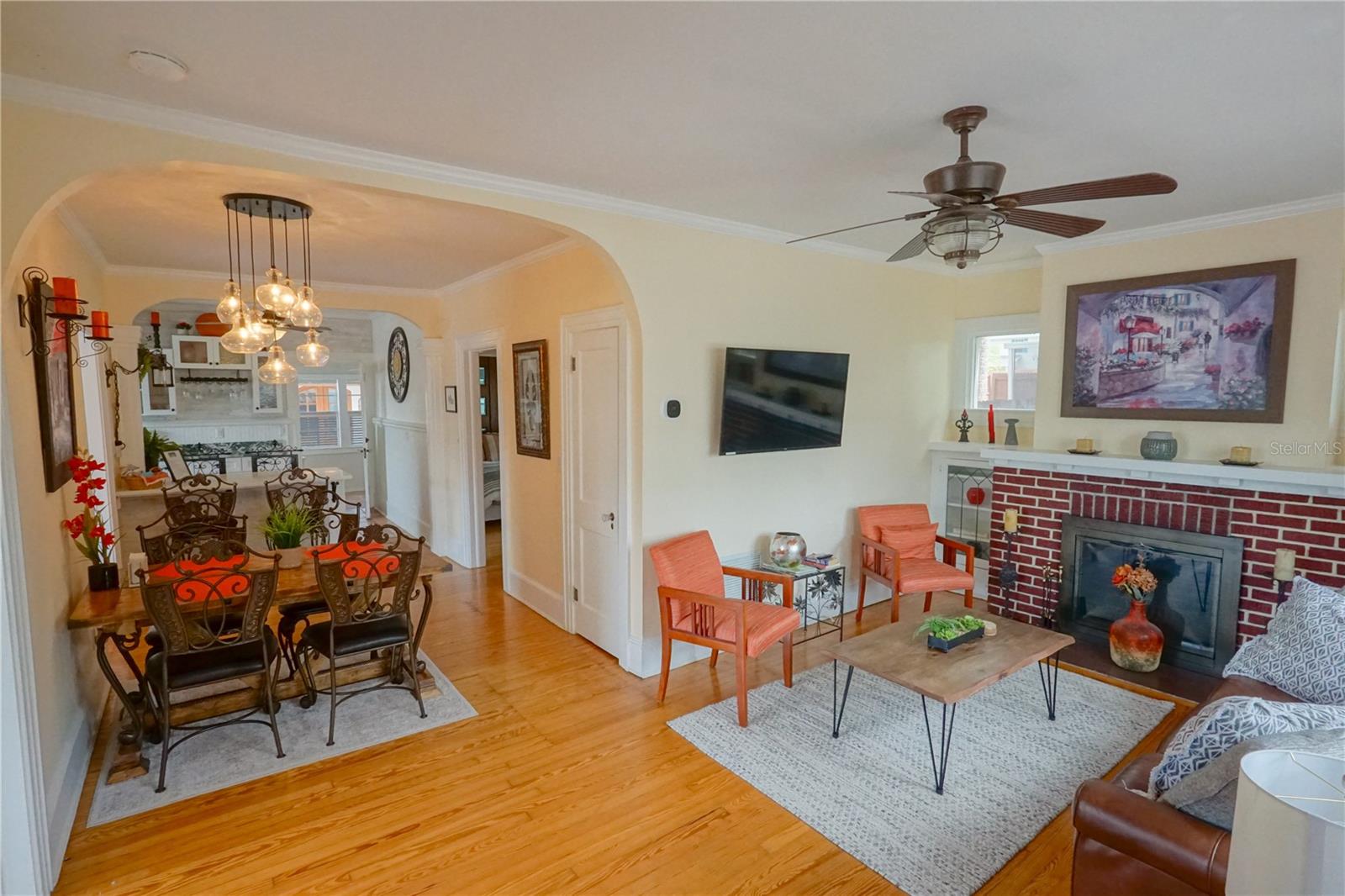 MOUNT DORA - Residential Lease