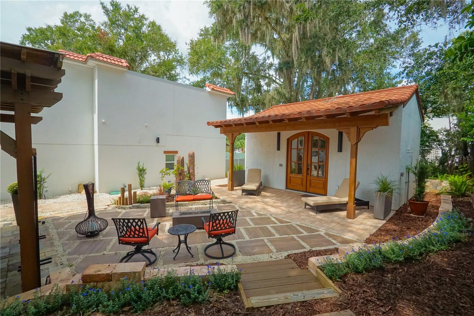 MOUNT DORA - Residential Lease