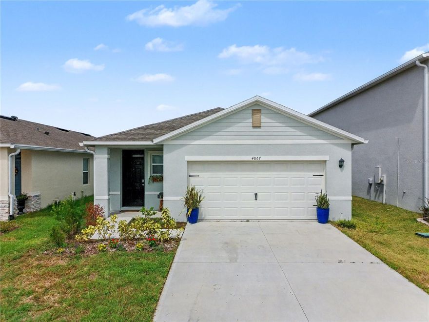 Welcome to this beautifully maintained 4-bedroom, 2-bath home available for rent, featuring a spacious open floor plan perfect for both relaxing and entertaining. The modern kitchen is equipped with granite countertops, stainless steel appliances, white shaker cabinets, and a large island overlooking the living and dining areas. The open layout allows natural light to flow seamlessly throughout, highlighting the neutral paint tones and clean finishes that create a warm and inviting atmosphere. The primary suite offers comfort and style with an ensuite bathroom that includes dual sinks, granite counters, and a walk-in shower, while the additional bedrooms are well-sized and versatile—ideal for a home office, guest room, or growing family. Step outside to enjoy a fully fenced backyard with young landscaping and plenty of room for outdoor activities or a relaxing patio setup. Conveniently located near shopping, dining, schools, and major highways, this home combines modern living with everyday convenience. Move-in ready and beautifully kept, this property is the perfect place to call home.
[Qualifications: 2.5x Rent in Gross Income / No Prior Evictions / Pass Credit & Background Check]