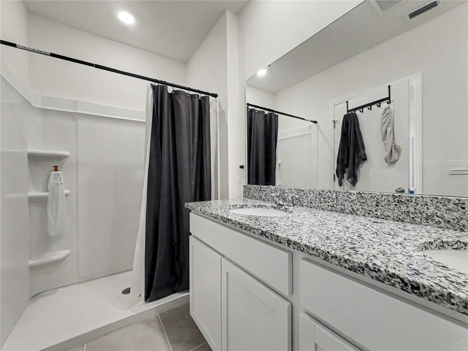 HAWTHORNE PH 1 - Residential Lease