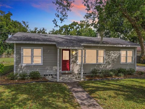 A home in DELAND