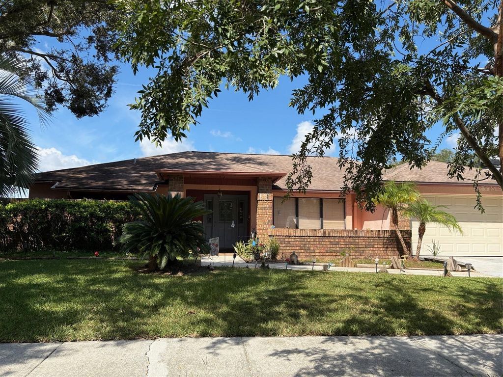 Photo of 1516 Creekbend Drive, Brandon, FL 33510 (MLS # TB8429982)