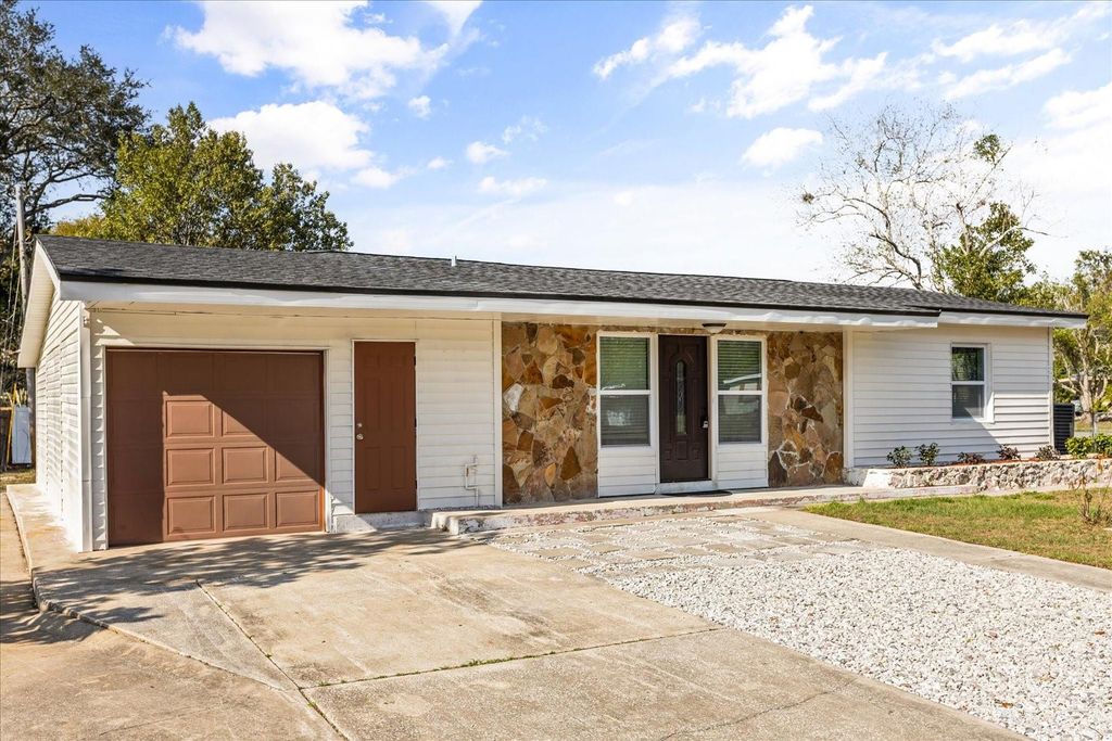 Photo of 930 Radcliff Street, Deltona, FL 32725 (MLS # O6392650)