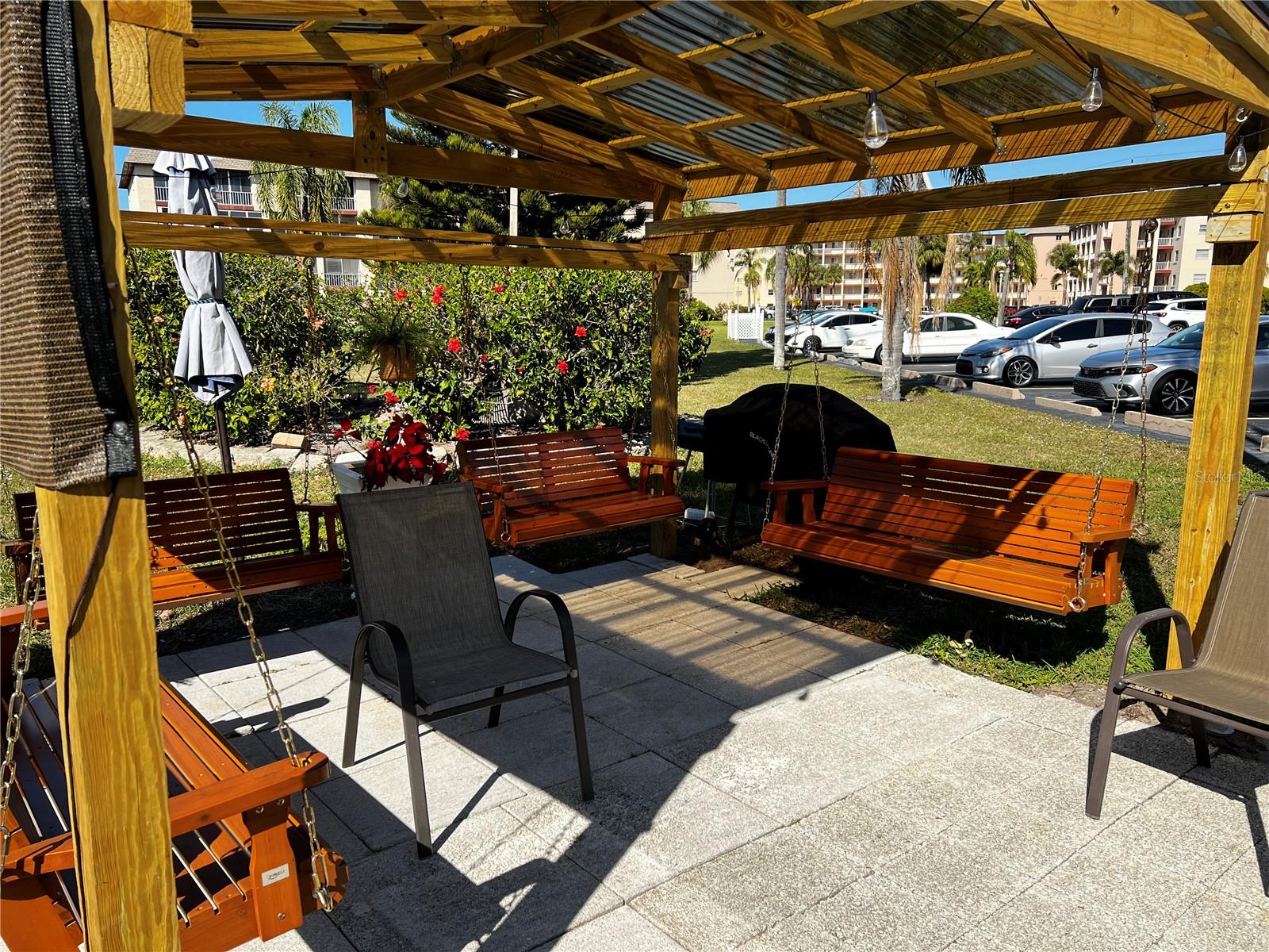 BAYSHORE ON THE LAKE APTS SEC 1 - Residential