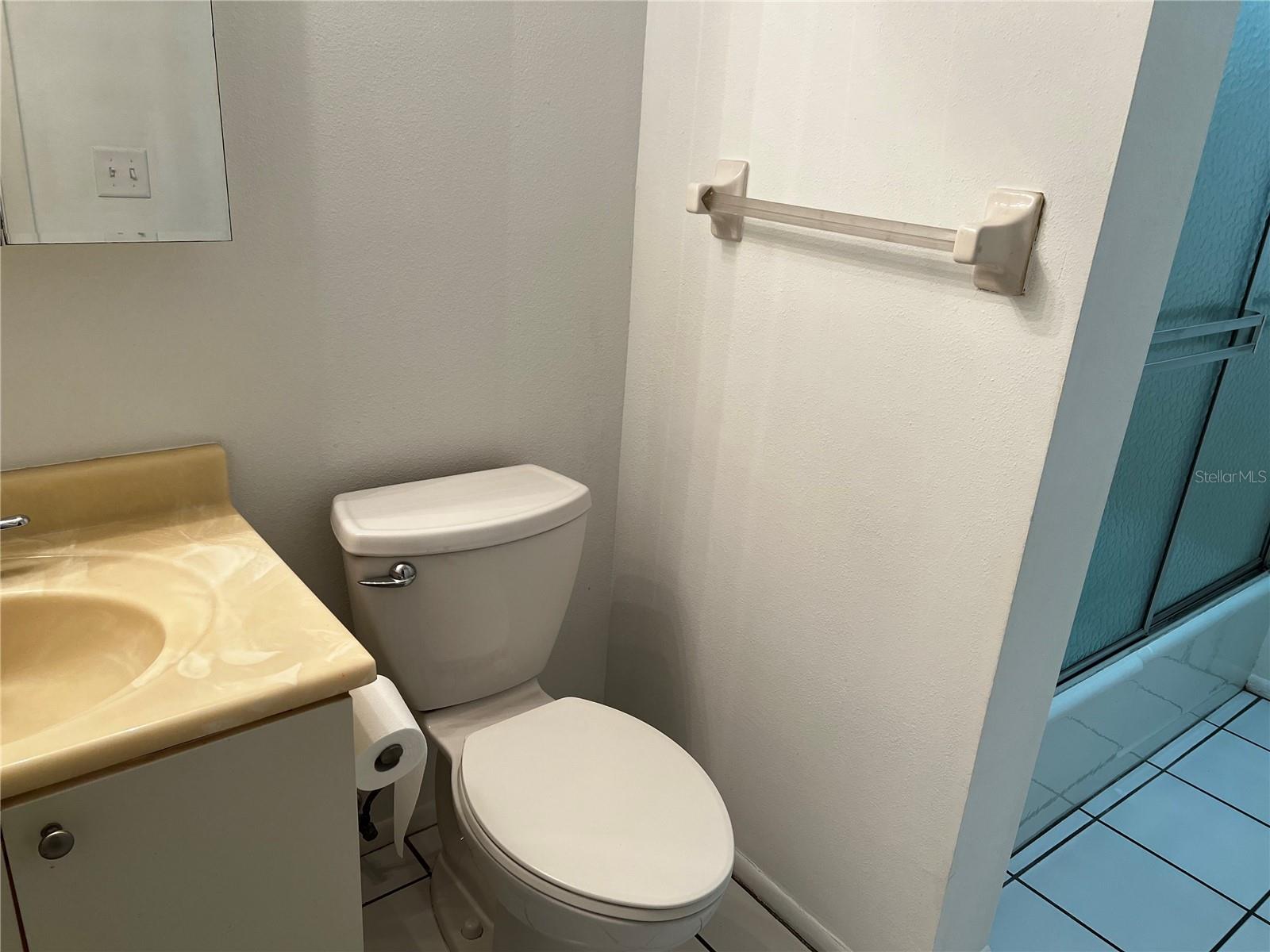 BAYSHORE ON THE LAKE APTS SEC 1 - Residential