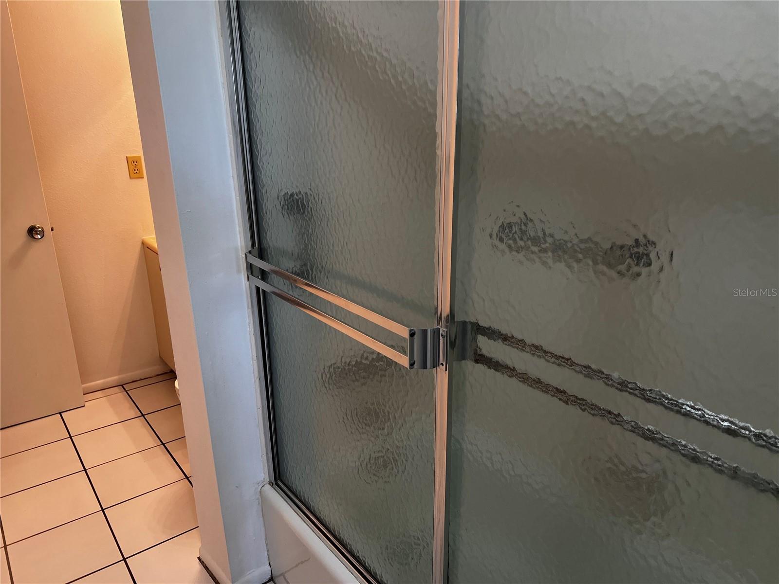 BAYSHORE ON THE LAKE APTS SEC 1 - Residential