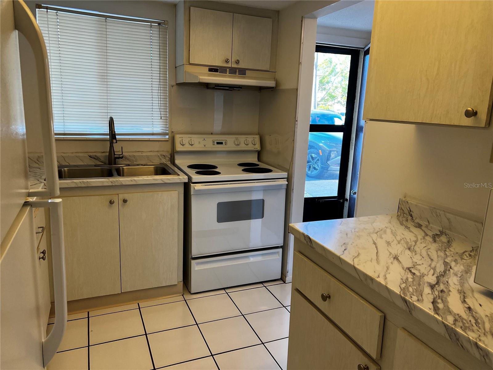 BAYSHORE ON THE LAKE APTS SEC 1 - Residential