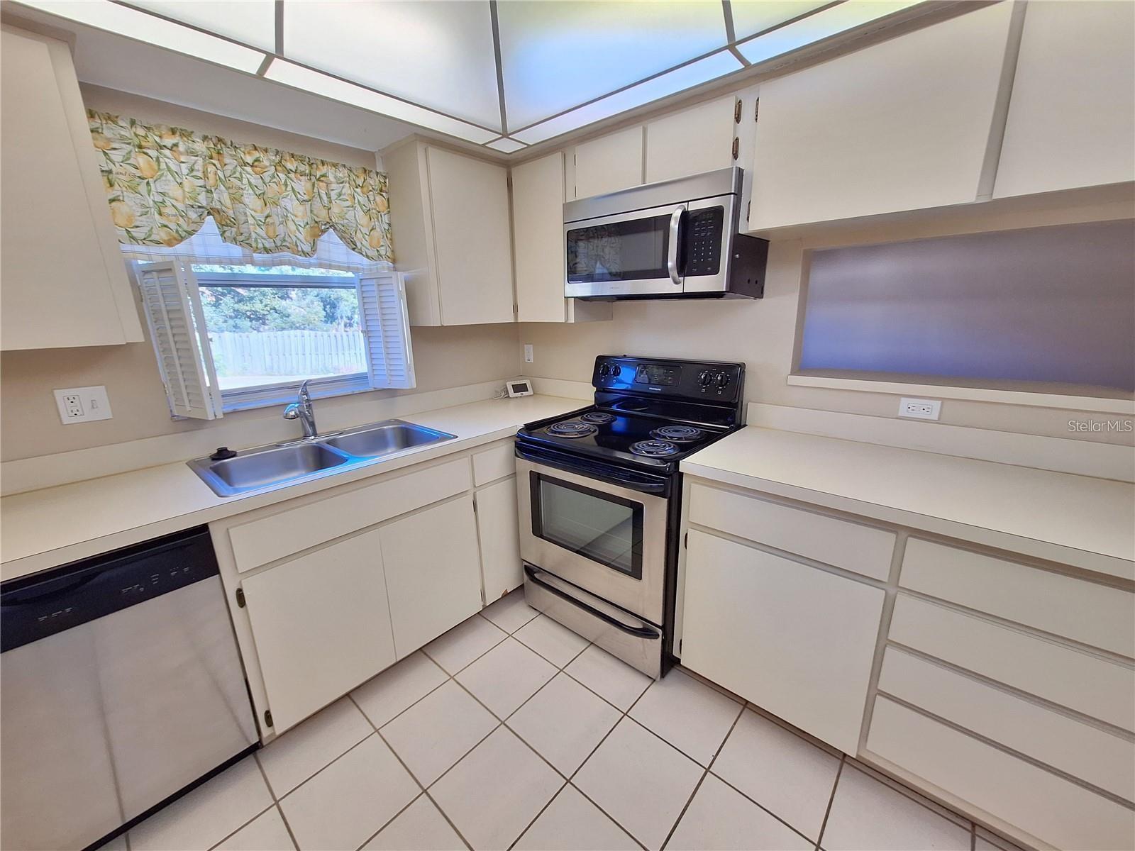 HIGHLAND LAKES - Residential Lease